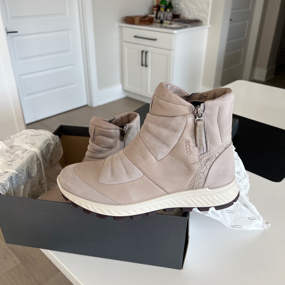 ECCO Leather Exostrike Hydromax Zip Boot in Grey Rose